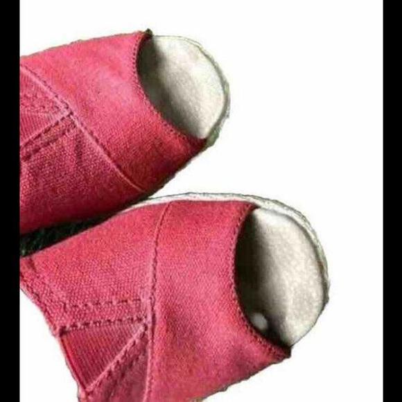 Toms Womens Wedges Size 7.5W Wide Red Classic Canvas Espadrille Slip On Peep Toe - Picture 7 of 10